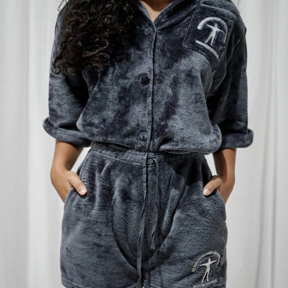 Sisters & Seekers Inky Night Shirt - Picture 2 of 4